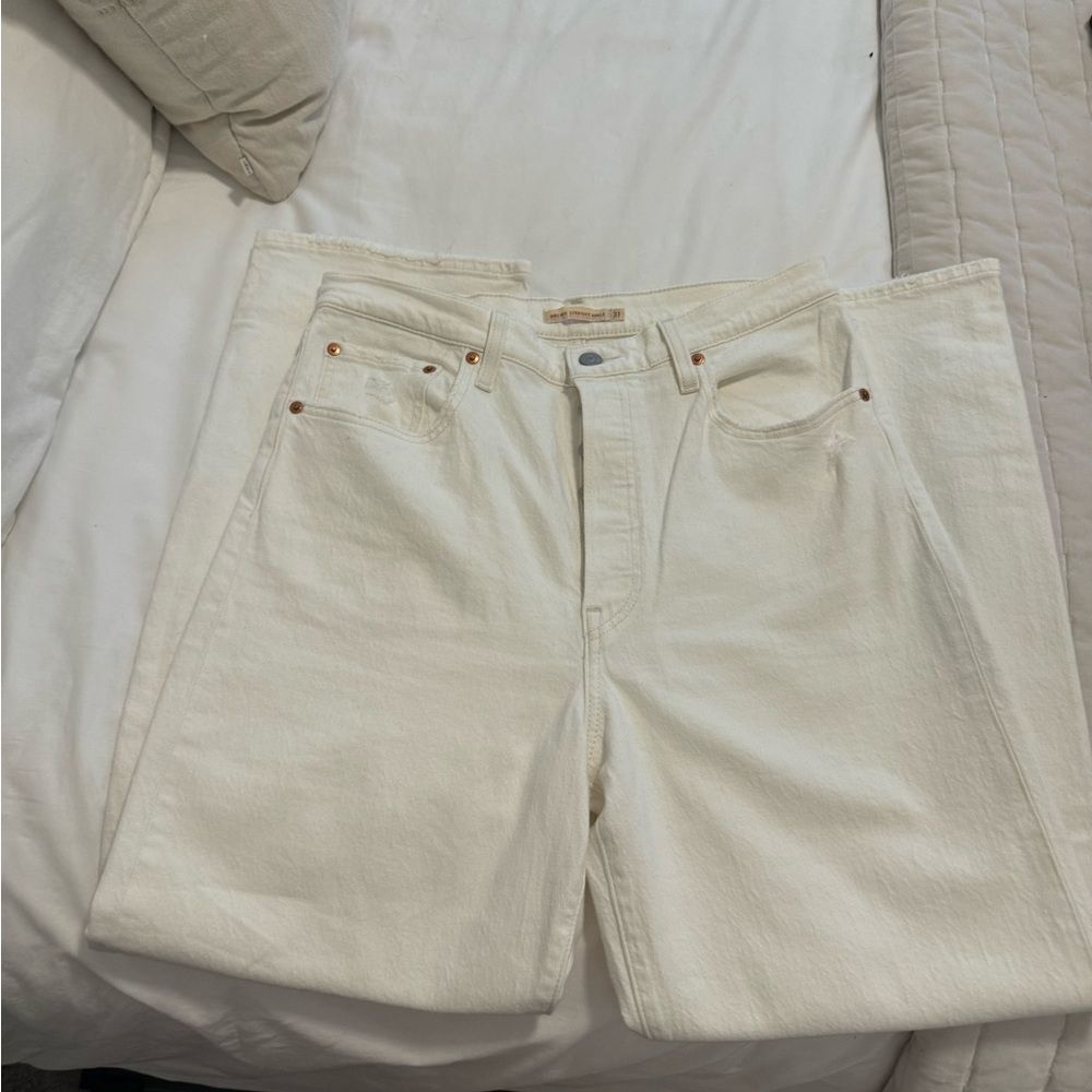 Levi's Women's Straight Leg Jeans in Off-White
